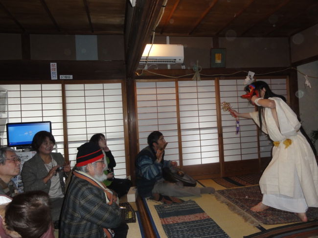 竹取翁博物館開館一周年記念イベント③芸能「天宇受売命・天の岩戸開き」芸能「かぐや舞」<br />★キャッチフレーズ　かぐわしの 君(きみ)の光を たよりにて　古里かへる　竹取の家　　　　2013年2月7日