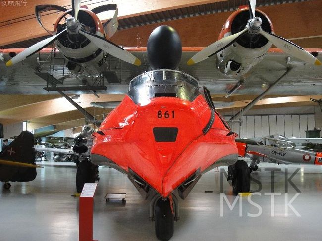 デンマークの歴史的航空機をコレクションしているデンマーク航空博物館を訪問。併設されている空軍博物館では、デンマーク空軍で過去に運用された航空機を展示している。デンマーク航空博物館・空軍博物館: デンマーク航空史編http://4travel.jp/traveler/amsterdam/album/10750429/デンマーク航空博物館・空軍博物館: デンマーク空軍史編http://4travel.jp/traveler/amsterdam/album/10750430/デンマーク航空博物館・空軍博物館: 航空機エンジン編http://4travel.jp/traveler/amsterdam/album/10750432/