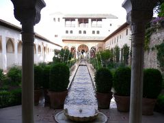 スペイン周遊８日間　　(３)アンダルシアの至宝『アルハンブラ宮殿』のゴ−ジャスすぎる中庭
