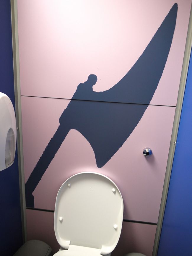 旅行して半年たった後に、思い出しながらぼちぼち書いていきます。長男とふたりでの旅行です。飛行機は各航空会社のHPから、ホテルはHotels.comなどで手配しました。◎8/30(木) 12:05成田発→17:10モスクワ着 (アエロフロート SU265) 23:20モスクワ発→01:05イスタンブール着 (アエロフロート SU2134)◎8/31(金) ファロスホテルイスタンブール泊 真夜中にチェックインして朝まで眠り、 イスタンブールをぶらぶら ・アヤソフィア ・博物館 ・地下宮殿 17:40イスタンブール発→18:55カッパドキア 着(トルコ航空) 洞窟ホテル(MDC)泊◎9/1 (土) 早朝、気球ツアー カッパドキア半日ツアー ・3本のキノコ岩 ・ハイキング ・カイマクル地下 都市 ・鳩の谷 など 洞窟ホテル(MDC)泊◎9/2 (日) カッパドキア半日ツアー ・ギョレメ野外博物館 ・ラクダ岩 ・パシャバー(妖 精の煙突) ・ウチヒサール ・アヴァノス など 19:40カッパドキア発→21:00イスタンブール 着(トルコ航空) フェルマンホテル泊◎9/3 (月) イスタンブールをぶらぶら ・ブルーモスク ・トプカプ宮殿 ・バザール ・ガラ タ橋 ・ガラタ塔 など フェルマンホテル泊◎9/4 (火) 午前中イスタンブールをぶらぶら 13:05イスタンブール発→15:15ロンドン着 (トルコ航空 TK1985) ロイヤルナショナルホテル泊◎9/5 (水) HISの一日ツアー ・ストーンヘンジ ・バース ・レイコック ロイヤルナショナルホテル泊◎9/6 (木) ロンドンをぶらぶら ・ウェストミンスター寺院 ・ビッグベン ・ロンドン 塔 ・セントポール大聖堂 など ロイヤルナショナルホテル泊◎9/7 (金) 14:15ロンドン発→00:15ドバイ着 (エミレーツ航空 EK002) に乗るはずがディレイ… 18:00ロンドン発→04:00ドバイ着に変更 結果、ドバイでの成田行きに乗り継ぎできず エミレーツが手配してくれたホテル泊(名前は失念)◎9/8 (土) 予定に無かったドバイ。3時間ツアーに参加 ・モスク ・高層ビル群 ・☆がたくさんついてるゴー ジャスなホテルを外から見るだけ など◎9/9 (日) 02:50ドバイ発→17:35成田着 (エミレーツ航空 EK318)
