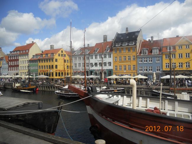 コペンハーゲンの観光名所をクルーズ船から見てきました。<br />ニューハウン、人魚の像、オペラハウス・・・。<br />運河から眺めるのも、またいいものです。
