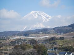 新幹線こだま号から見られた二月の富士山