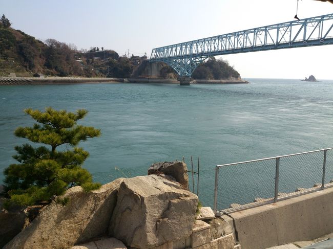 【しまなみ海道】じゃないよ(>_<)<br />【とびしま海道】だよ♪<br />別名【裏しまなみ海道】って呼び名もあるらしいんだけれども・・・。<br /><br />野呂山を出発したのは13時でした(^_^;)<br /><br />今まで通行料をケチって渡らなかった【安芸灘大橋】<br />だって片道700円だよ〜(+_+)高いじゃん!!<br /><br />でも今日は土曜日<br />土日祝は橋の通行券助成があるんです<br /><br />しかも!!今回<br />レンタカーでプリウスちゃんをお借りしていたので…<br />燃費の心配も無用(^v^)<br />なんてたってマイカーの倍以上走れちゃうんだもんね♪<br />行くっきゃないよね〜って悪魔のささやきが聞こえてきます<br /><br />