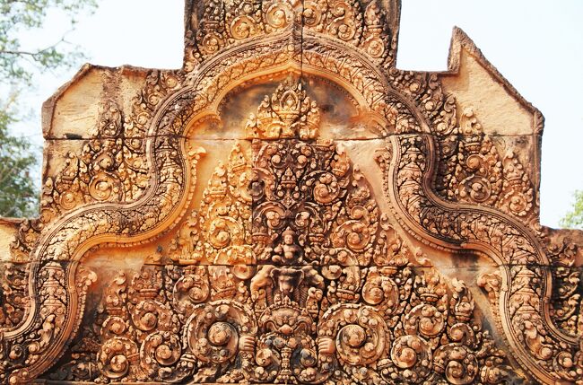 Cambodia　クメールの微笑み (23/33) シェムリアップ　バンテアイスレイ　リンテル（まぐさ石）の彫刻（1月27日）