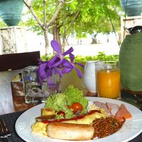 フォーシーズンズ リゾート ランカウイ マレーシア ２　朝食のバイキング　レストラン「セライ」の様子