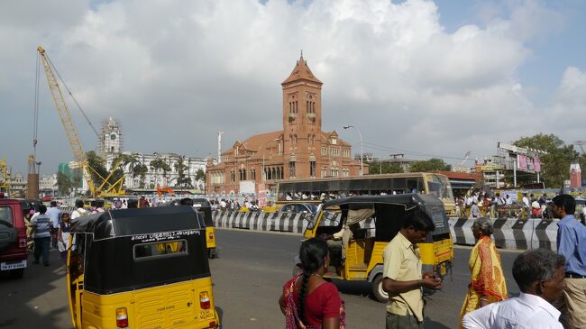 10年振りの南インド旅行です。<br />変わりゆくインドを眺めに、<br />変わらないインドを確かめにです。<br /><br /><br />2.4 FD2653  DMK MAA  1955 2145