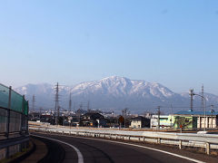 敦賀三山の一つ　　　野　坂　岳 (913.5m) 　