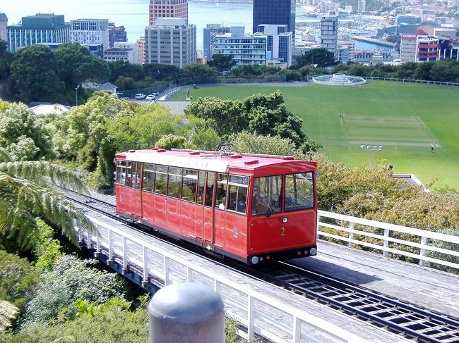 ニュージーランドの首都・ウェリントン<br /><br />オークランド在住の友人の車で連れて来てもらいました。<br />その後、自分はウェリントンから飛行機でクライストチャーチへ。友人は車でオークランドへ帰りました。<br /><br />日付は適当です。役立つ情報は有りません。