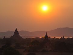 ミャンマー１人旅。バガン③（オールドバガンの印象的な寺院）
