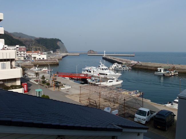 友人から愛媛県上島町の魚島で、例年メバルがたくさん釣れるとの話を聞き、早速出かけてきました。<br />特に魚島って言う名前がとても気に入り、いかにも魚がたくさん釣れそうな気がします。<br />観光パンフレットを見ると『魚と自然がいっぱい。ゆったりと流れる魚島時間』とのキャッチフレーズ。<br />とても楽しみにして出かけてきました。<br />本来の釣果は、散々でしたが、島の人たちの人情と自然に触れ大満足の釣行となりました。(ただ車のトラブルさえなければ・・・。)
