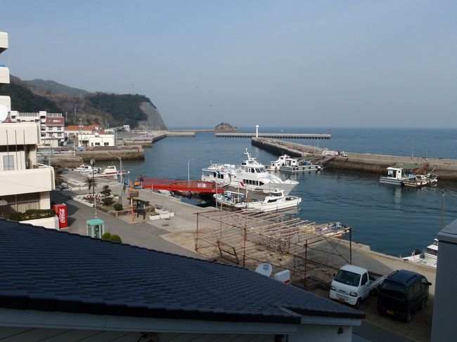 友人から愛媛県上島町の魚島で、例年メバルがたくさん釣れるとの話を聞き、早速出かけてきました。<br />特に魚島って言う名前がとても気に入り、いかにも魚がたくさん釣れそうな気がします。<br />観光パンフレットを見ると『魚と自然がいっぱい。ゆったりと流れる魚島時間』とのキャッチフレーズ。<br />とても楽しみにして出かけてきました。<br />本来の釣果は、散々でしたが、島の人たちの人情と自然に触れ大満足の釣行となりました。(ただ車のトラブルさえなければ・・・。）