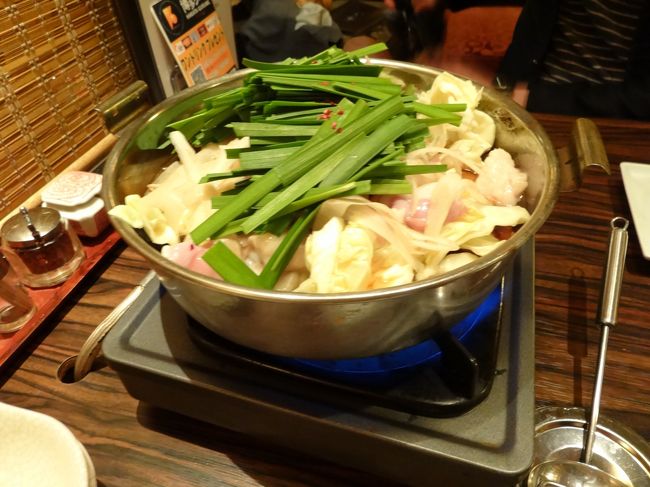 どっか行こうか？と話した時に、豚骨ラーメン食べたいということで、福岡に行くことに決定！<br />２泊３日だから、ほかにもどっか行こうよ。<br />そういえば、温泉行きたいって話したよね。<br />ということで、湯布院にも行くことに。<br /><br />〜日程〜<br />3/16（土）JAL305 羽田　8：15発→福岡　10：10着　<br />　　　　　泊：ハイアットリージェンシー福岡<br />3/17（日）ゆふいんの森5号　博多駅　14：47発→由布院16：40着<br />　　　　　泊：由布の癒　友里<br />3/18（月）JAL1794 大分　19：05発→羽田　20：30着<br />　　