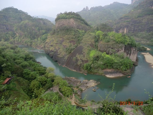 今回は、中国の世界遺産を訪ねました。<br />名古屋→上海→武夷山（世界遺産）→永定土楼（世界遺産）→杭州西湖（世界遺産）→上海→名古屋（6日間）の個人旅行です。<br />4回目の中国なので大丈夫だろうと思いましたが、多少準備不足もあり、小さなトラブルがいくつか起こってしまいました。<br />何人かの現地の方々の助けも得ながら、運にも恵まれ何とか予定通りに帰国できました。<br />