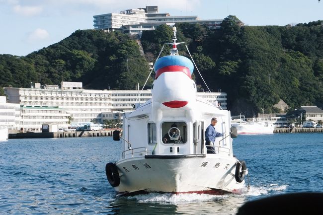 1日目のお宿は勝浦にあるホテル浦島<br /><br />その名は前々から知っていたものの<br />巨大ホテルってことと遠いってことで<br />今まで詳しく調べたことはありませんでした<br /><br />でもここ、温泉が6ヶ所もあって<br />その全てが源泉掛け流しと知って行ってみたい度MAXに!<br /><br />今回の旅は浦島ありき(笑)<br /><br />予約はHPやいろんな予約サイトを見て<br />一番お得だったJTBから<br /><br />本館(風呂なし10畳)夕食バイキング<br />館内利用券2000円付き<br />@10000円+150円(入湯税)<br />利用券無しプランは9000円が最安値だったので<br />予約したプランの方が気分的にお得で決めました<br /><br />部屋は風呂付き12畳にランクアップされていて好感度アップ<br /><br />確かに館内移動に時間は掛かるし<br />バイキングは・・・なお味だけど<br />冬の平日は人も少なかったと言うことと<br />好感が持てるスタッフさんたちに<br />掛け流しの温泉にコスパの良さで<br />すっかり浦島ファンになってしまいました(笑)<br /><br /><br />※こちらの温泉は写真撮影禁止のため今回お風呂の写真は有りません<br /><br />ホテル浦島<br />http://www.hotelurashima.co.jp/