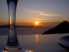 アトランティスブルーと白の奇跡　ＧＷのサントリーニ島＆アテネ（３）火山と温泉半日ツアー＆イアで夕日