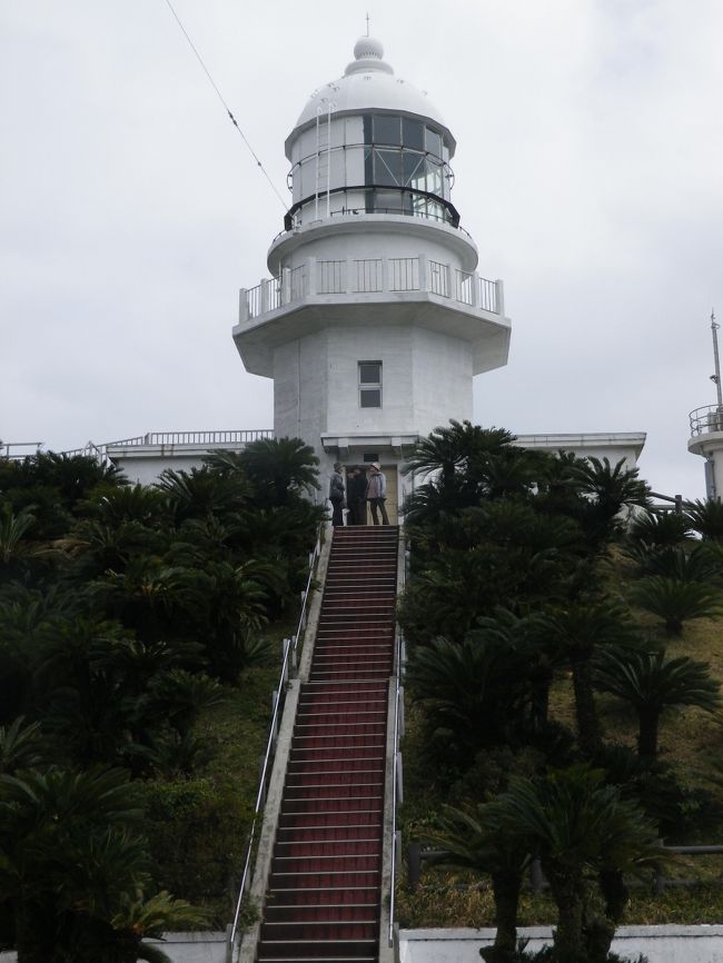 鹿児島県・志布志のダグリ岬からの眺望を楽しんでから、再び宮崎県内に入り、国道220号線と448号線を利用して日南海岸・串間市の全国でも珍しい野生馬の生息地で灯台見学が出来る都井岬に到着しました。<br /><br />全国の灯台の中でも数少ない展示室があり灯台内に入れる灯台ですので見学と眺望を楽しみました、又、周辺には野生馬が多くいますので途中で車を停めて眺めました。<br /><br />都井岬の後は国道448号線・日南海岸沿いを走り、日南市の道の駅「なんごう」まで行き休憩と食事をしました。