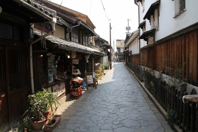 直島を一日満喫し、福山で宿泊、翌日はしまなみ街道の因島、尾道、鞆の浦を巡ってきました。<br /><br />福山では、駅前で部屋の窓から福山城天守閣が一望できるH.キャッスルイン福山に宿泊、福山城を散策してきました。<br /><br />翌日は、しまなみ海道の因島に渡り、島の中心付近にある水軍城、その後、尾道で昼食に尾道ラーメン、そして鞆の浦へと向かいました。<br /><br />最後の鞆の浦では街の中を散策、龍馬ゆかりのいろは丸記念館やカフェでのティータイムを楽しんできました。<br /><br />前日の直島です。<br />http://4travel.jp/domestic/area/shikoku/kagawa/shodoshima/naoshima/travelogue/10760501/