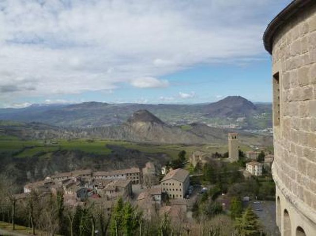 春の優雅なイタリア中部・サンマリノ巡り旅♪　Ｖｏｌ５７（第６日目午前）　☆サン・レオ：「ルパン3世　カリオストロの城」のモデルとなったお城（Fortress）♪周囲の素晴らしい絶景を堪能♪