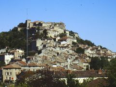 フランスの天空の街コルド。フランス十字軍を避けて山岳都市に創られた。