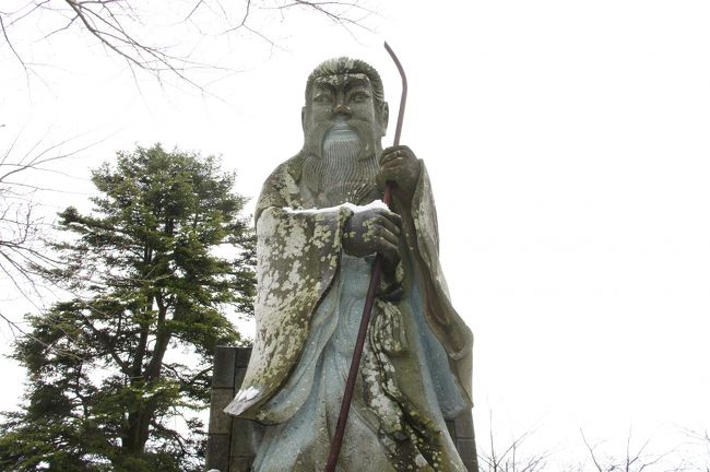 福井の観光といえばどこでしょうか。永平寺に東尋坊。朝倉遺跡もありますが、そこから先がなかなか出てこない。先日、敦賀も回ってみましたが、なかなか新鮮な感動があって、ちょっとびっくりしました。<br /><br />ただ、福井の市内がどうなっているのか。これまで通過点でしかなかったので、私としては、自分の空白エリアを埋めるべく、街歩きをしてみました。<br /><br />結論は、福井は松平春嶽を中心にアイデンティティを持った街であること。これに、最近、柴田勝家が見直されているといった印象です。そういう意味だと江戸の後期に思いがずいぶん残っているんですね。というか、そこから時間が止まっているような気配もあって、これは独特な土地柄です。