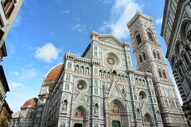 遂にこの時がやって来た♪<br />と言っても、イタリア滞在中は殆どの出来事が「この時がやってきた」ですが（笑）<br />ツアーで昼食を摂り、午後はオプションを申し込まれた方はピサの方へ。<br />申し込んで無い人はこのフィレンツェを自由観光となります。<br /><br />わたくしはフィレンツェ観光！<br />訪れたい場所は幾つもあるが、何処まで行けるかな？<br /><br />それでは、この旅行で最大の自由時間「フィレンツェ散歩」を書いて行きます。<br />またまた、初心者目線で行きますのでベテランのトラベラーの方はちょっと笑ってしまうかもしれません（笑）<br />