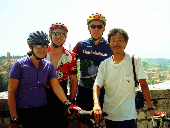 イタリア自転車縦断コース<br />パレルモ〜トラパーニ〜マルサーラ〜アグリジェント<br />ラグーサ〜シラクーサ〜カターニャ〜タオルミーナ〜<br />メッシーナ〜ターラント〜アルベロベッロ〜マテーラ〜<br />ポテンッア〜サレルノ〜アマルーフィー〜ポジターノ〜<br />ソレント〜カプリ島〜ポンペイ〜ナポリ〜ローマ〜<br />スポレト〜アッシジ〜ペルージャ〜チアンチャーノテルメ〜<br />シエナ〜サンジミニャーノ〜フィレンチェ〜ボローニャ〜<br />フェラーラ〜パドバ〜ヴェネチツィア〜ヴェローナ〜<br />シルミオーネ〜ベルガモ〜コモ〜ルガーノ〜<br />ベリンゾーナ〜アイローロ〜チューリッヒ<br />今回はペルージャを紹介します。