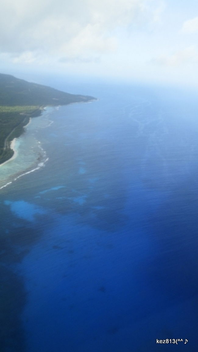 北マリアナ諸島<br />サイパン・ロタ・テニアンの海<br /><br />南の島には<br />青い海、風、空に<br />花咲き乱れ、鳥たちが遊ぶ<br /><br />関空発アシアナ航空120便サイパン直行便<br /><br />サイパン−ロタ線は空路３０分<br /><br />神秘的なブルーが深まる<br />海水温は27〜28度<br /><br />楽園への<br />限られたフライトでネット予約対応も進まず<br />重量制限、持込み荷物は21kgまで<br /><br />サイパン−ロタは新しい航空会社<br />「アークティックサークルエアー」<br />9人乗りセスナ機で、50ポンド荷物制限<br />