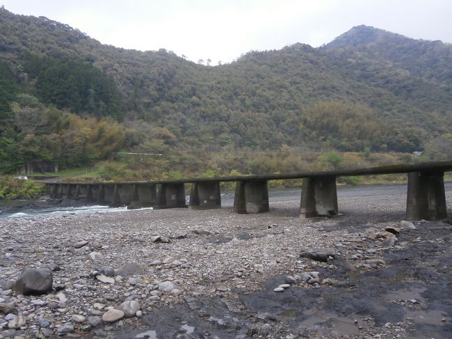 四万十川桜マラソンに参加するために四万十町に行きましたが、ただ行くだけではつまらないので、沈下橋と海洋堂ホビー館の２大目的地を中心にのんびりドライブ旅をしてきました。