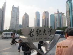 江南１０都市巡りの旅（３９）上海「世紀大道」。