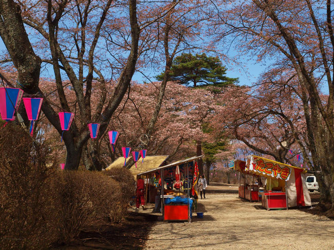 初めての土地　何が見られるのか駅の観光案内の看板を見てから歩きだし<br /><br />桜の咲く黒磯神社から気持ちよく歩いて　黒磯公園へ<br /><br />お花見の屋台もでていましたが<br /><br />満開と言えない桜たち<br /><br />これもまた良い風景でもありました。<br /><br />黒磯観光協会<br />http://www.kuroiso-kankou.org/<br />黒磯公園<br />http://www.city.nasushiobara.lg.jp/173/001953.html<br /><br /><br />義臣旅記<br />青春１８切符　栃木県黒磯ー１　桜の花咲く黒磯神社<br />http://4travel.jp/traveler/jiiji/album/10763781/<br />　　　　　　　栃木県黒磯ー２　　　　　　黒磯公園<br />http://4travel.jp/traveler/jiiji/album/10765440/<br />　　　　　　　栃木県黒磯ー３　　　板室温泉<br />http://4travel.jp/traveler/jiiji/album/10765510/