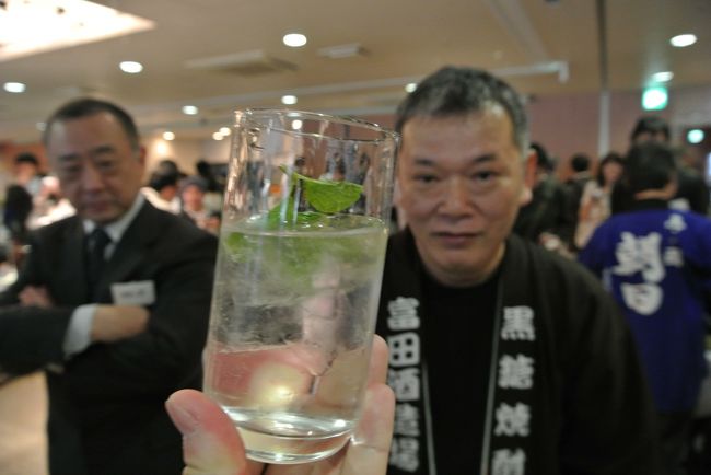 ようやく花粉症の季節が過ぎ去ろうとしている4月、渋谷のシダックスホールで開催された第15回本格焼酎ルネサンスin東京に行ってきました。<br />焼酎の水割りをひたすら試飲し続けるという過酷な（？）イベント。<br />焼酎の味は分からないけど、苦しいと思えるまで飲んできました。<br />焼酎ルネサンスの前は、安楽亭。<br />焼酎ルネサンスの後は、桂花ラーメン。<br />