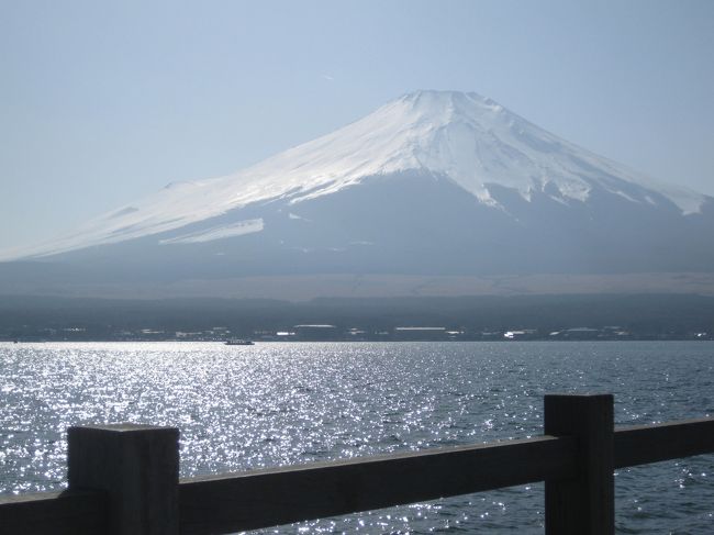 おばあちゃんの長年の夢・・・雪を被った富士山が見たい！長い事叶えてあげることが出来なかった〜<br />３月の土日でだんなさんが在宅だったのはこの２日だけ！（どうしてもおばあちゃんに富士山見せてあげたいよなあ・・・思い切って連れて行こう！車だったら休み休み行ったって３時間かからないはずだよ）<br />という有り難い提案でおばあちゃんを連れてのドライブ旅行を計画。私たちも長らく見ることが出来なかった<br />美しい姿を２日間堪能♪　この旅がおばあちゃんに元気を与えてくれるきっかけになって本当に良かった（*^_^*）<br />