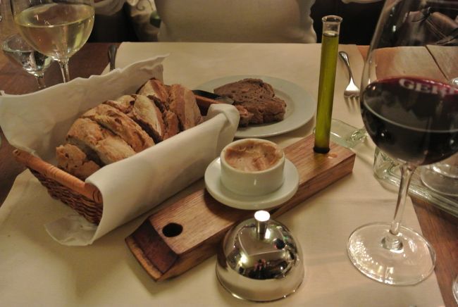 ハンガリーの赤ワインの産地ヴィッラーニのワインセラー『GERE』のワイン＆スパホテル『CROCUS』でおいしいワインと食事、スパを満喫しました。<br /><br />http://crocus-hotel.gere.hu/