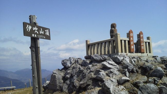 岐阜県池田山で100万ドルの夜景と満天の星を見ながらキャンプ<br /><br />2日目滋賀県伊吹山ドライブウェイ開通前日の強風の中の登山<br /><br />登山帰りの天然温泉藤橋の湯で疲れをとって<br /><br />岐阜県ふくべの森に移動してキャンプ<br /><br />3日目の朝のお散歩とボルタリング