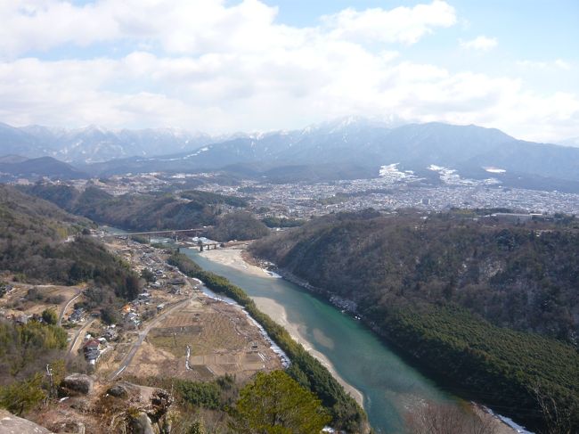 中津川市の苗木城跡を訪れ、瑞浪市の竜吟峡で滝巡りをしました。<br /><br />＜行程＞<br />中津川駅10:50→12:00苗木城跡12:35→13:45中津川駅14:12→14:33釜戸駅→14:55竜吟峡16:10→釜戸駅