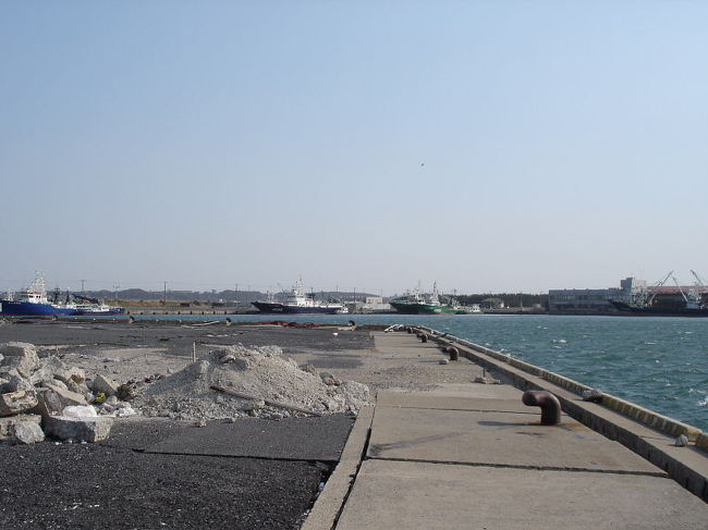 東日本大震災から１年余を経て、今なお復興の進まない波崎漁港。<br />複雑な気持ちを抱きながら、今年もバードウォッチングをしました。<br /><br />※ 2016.11.12 位置情報登録