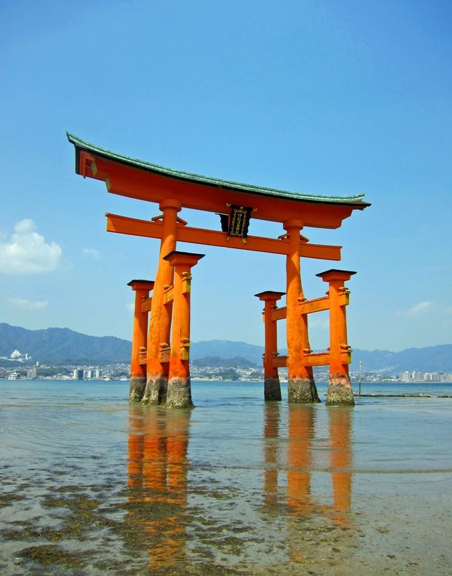 久し振りの広島。<br />まぁ、出張なんだけれどネ^^;<br />でも、せっかくだから宮島へ行ってみよう!<br /><br />という訳で、以前から見てみたいと思っていた厳島神社を中心に、時間の許す限りぶらりと散歩をしてきました。