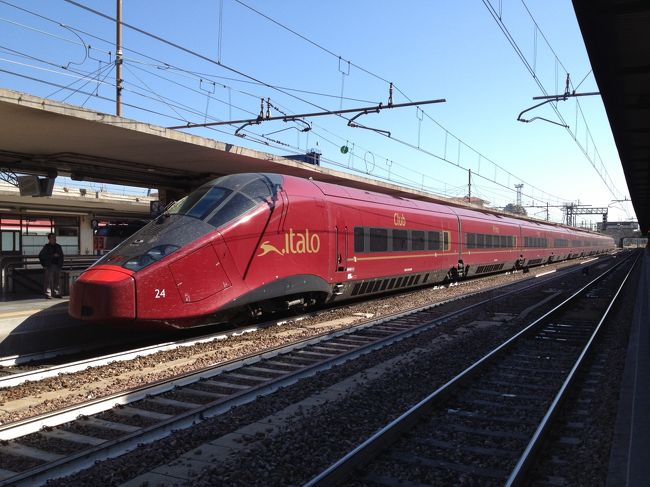 2012年4月、ローマの新会社のNTV社が新規高速鉄道列車を運行開始。従来の旧国鉄系のトレニタリア社との競争環境が整った。運行本数はまだ少ないが、今後拡大していく模様。列車の細かなグレード展開、各種情報サービスは航空機並みとも言える。新しい会社なので、乗務員も若手が多い。