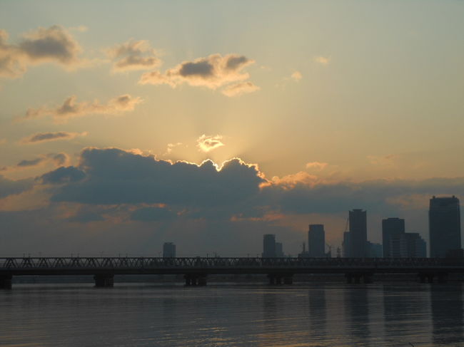 4月22日、西宮市の芦屋浜に友人と3人で釣りの下見に行く<br />帰りに尼崎アルカイックホール付近を走行中チャリで転倒して怪我をして<br /><br />３日も動けず、寝たっきりの連続<br />２７日、痛みを我慢して早朝から釣りに行く