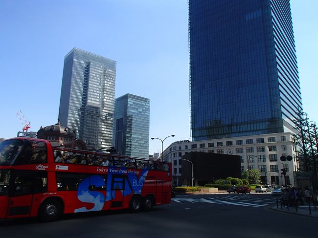 2013年3月21日、商業施設「KITTE(キッテ)」がオープンしました。<br />「KITTE|キッテ」は、日本郵便が初めて手がける商業施設で、「KITTE」というネーミングは、「切手」と「来て」2つの言葉に由来しているとの事です。また、旧東京中央郵便局の局舎を一部保存・再生したとの事で、見に行ってきました。