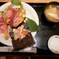 朝食は　函太郎で　ちらし寿司　函館朝市探訪