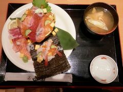 朝食は　函太郎で　ちらし寿司　函館朝市探訪