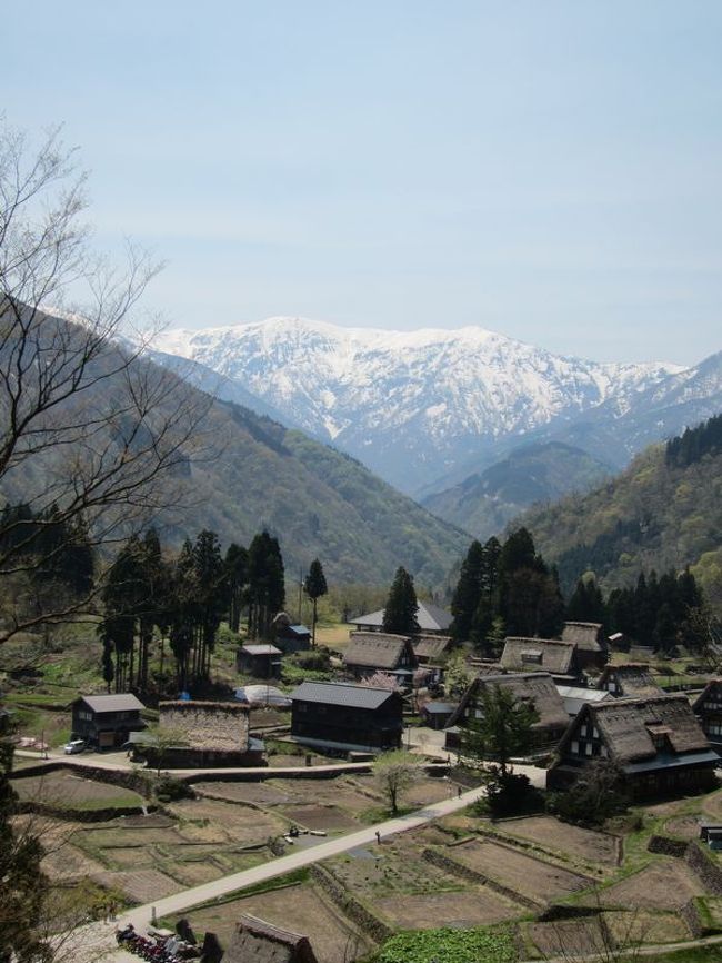 ＧＷは家族で飛騨高山へドライブ。<br />２泊３日で、五箇山、飛騨高山、白川郷、高岡などをめぐりました。<br />世界遺産の素晴らしい光景の数々、そして美味しい食べ物（笑）にたくさん出会えた充実の旅行となりました。<br /><br />まずは、五箇山・相倉合掌造り集落を散策です。<br />