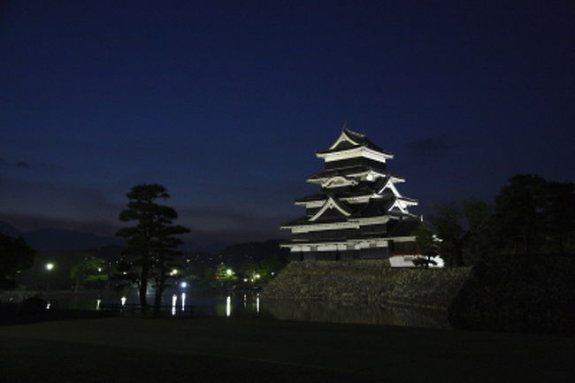 2013年5月3日～5月6日　松本・上高地・安曇野観光に行きました。<br />■5月3日　松本観光　松本泊<br />■5月4日　上高地観光　松本泊<br />■5月5日　安曇野観光　松本泊<br />■5月6日　松本観光<br /><br />　松本のホテルを拠点に、上高地や安曇野にも足を延ばしました。<br />お天気に恵まれる中、国宝の松本城を訪れ、まだ雪を頂く北アルプスの山々を眺め、安曇野ではサイクリングを楽しむ、のんびりとした旅行が出来ました。