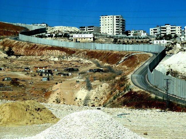 第１部イスラエル周遊旅情第１章イスラエル回遊28三宗教の聖地エルサレムへの道その３エリコ街道から見るイスラエ・ルパレスチナ分離壁