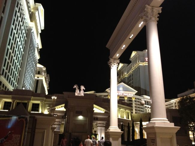 今回の宿泊先は、CAESARS PALACE（シーザーズパレス）です。<br />フォーコーナー （ストリップ大通りとフラミンゴどおりの交差点） の一画にあり便利なホテルです。<br />部屋は、Forum Tower（フォーラム　タワー）増築に増築を重ねて入り組んだ構造になっているシーザースパレスの中でショッピングモールのフォーラムショップに近いタワーです。　 <br />