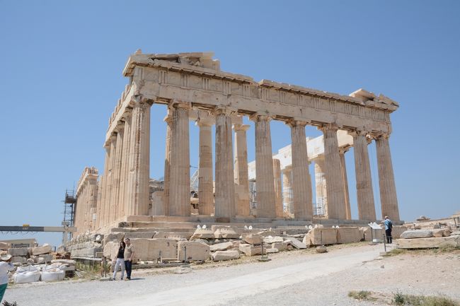 2013年ＧＷにギリシャ旅行の旅行記その6です<br />5月4日イースターの土曜日一日遺跡を中心としたアテネ観光です<br />この日の自分に課したノルマは<br />考古学博物館、古代アゴラ、アドリアヌスの図書館、ローマンアゴラ、ディオニソス劇場、アクロポリスの丘、オリンピアゼウス神殿、パナティナイコスタジアムをイースターの開館時間内に廻る<br />としました<br />共通チケットの使えるケラミコスの遺跡は、多分時間がなさそうなので今回パスしました<br />5月5日イースター日曜日、基本どこもクローズ。公園とか丘を散策。午後から帰りの飛行機に搭乗<br />5月6日帰国です