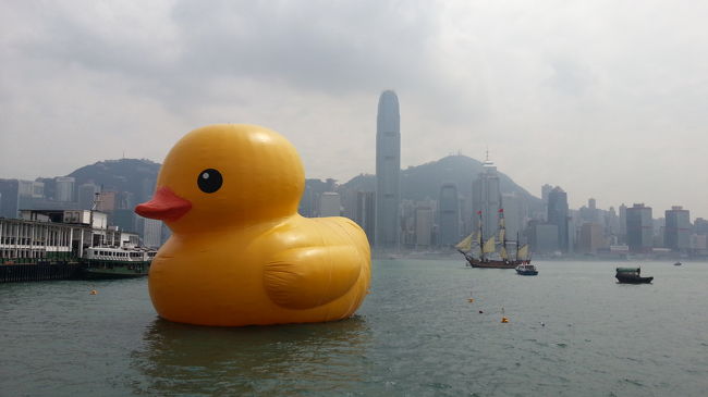 香港在住10年以上の二人なので、普段<br />週末はおうち界隈でまったり。<br /><br />久々に週末お出かけ(?)したので<br />最近の香港の様子をお伝えします。<br /><br />二階建ての路線バスに乗って土曜日<br />午後からの街歩き♪<br /><br />