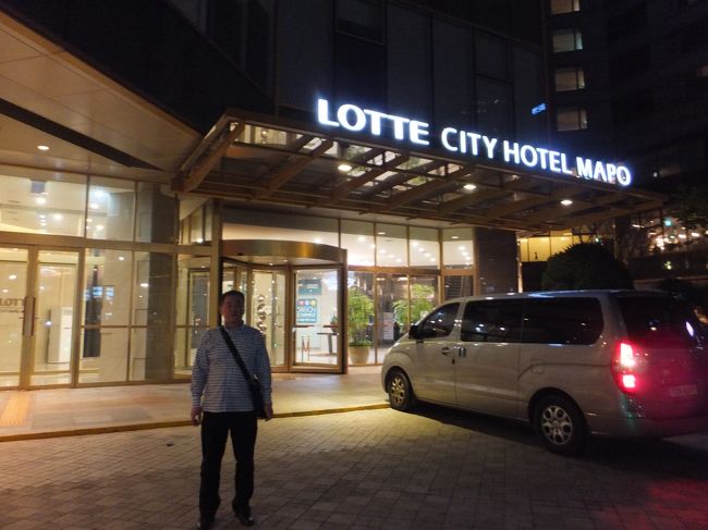４回目のソウル。<br />４回目にして初めてキンポ空港を利用しました。<br />今回も、街歩き(ウォーキング)や韓国料理食べまくり。<br />50過ぎの中年夫婦ながら活動的にソウルを楽しんできました。<br />ホテルは、LOTTE CITY HOTEL MAPO。いいホテルでした。<br /><br />なお、旅行費用はＧＷで少し高く、ＡＮＡ便で（往）羽田→キンポ（復）インチョン→羽田、宿泊はLOTTE CITY HOTEL MAPO デラックスツインで、全て込み夫婦で１３２，８００円でした。<br /><br />さぁ、出発です。<br /><br />★①出発～チョッパル（豚足）の夕食<br />　②干しタラスープの朝食～南山ウォーキング<br />　③サムゲタンの昼食<br />　④「ＪＵＭＰ」観賞とチヂミと天ぷらの夕食<br />　⑤ソルロンタンの朝食と「韓服・キムチ作り」体験<br />　⑥「トリックアイミュージアム」～帰国
