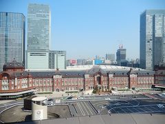 新丸の内ビル7階テラスから東京駅丸の内駅舎を眺める